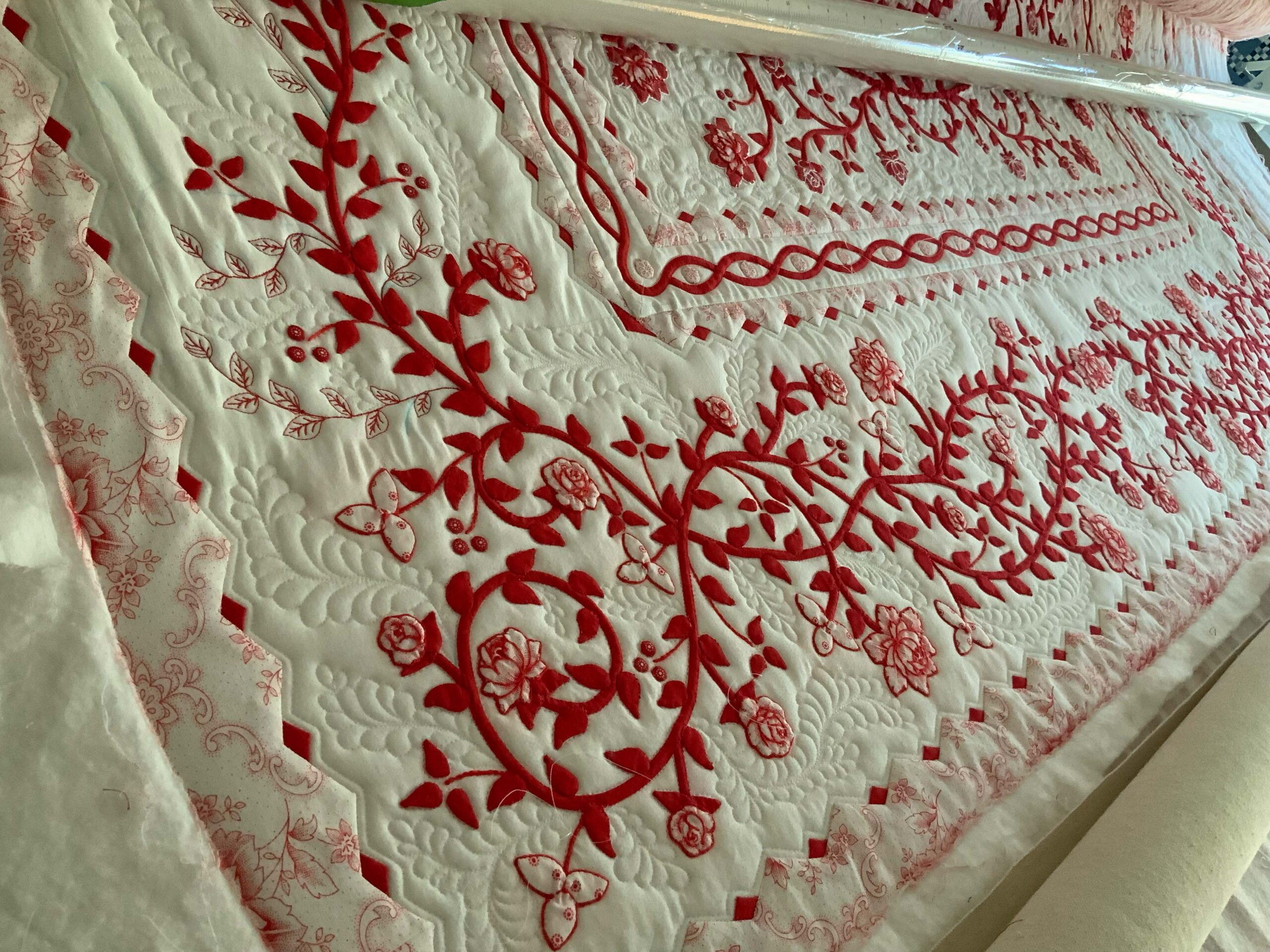 Judy Garden's Maze of Vines and Roses quilting